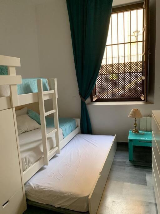 Beautiful Silent Apartment Private Parking Seville Exterior photo