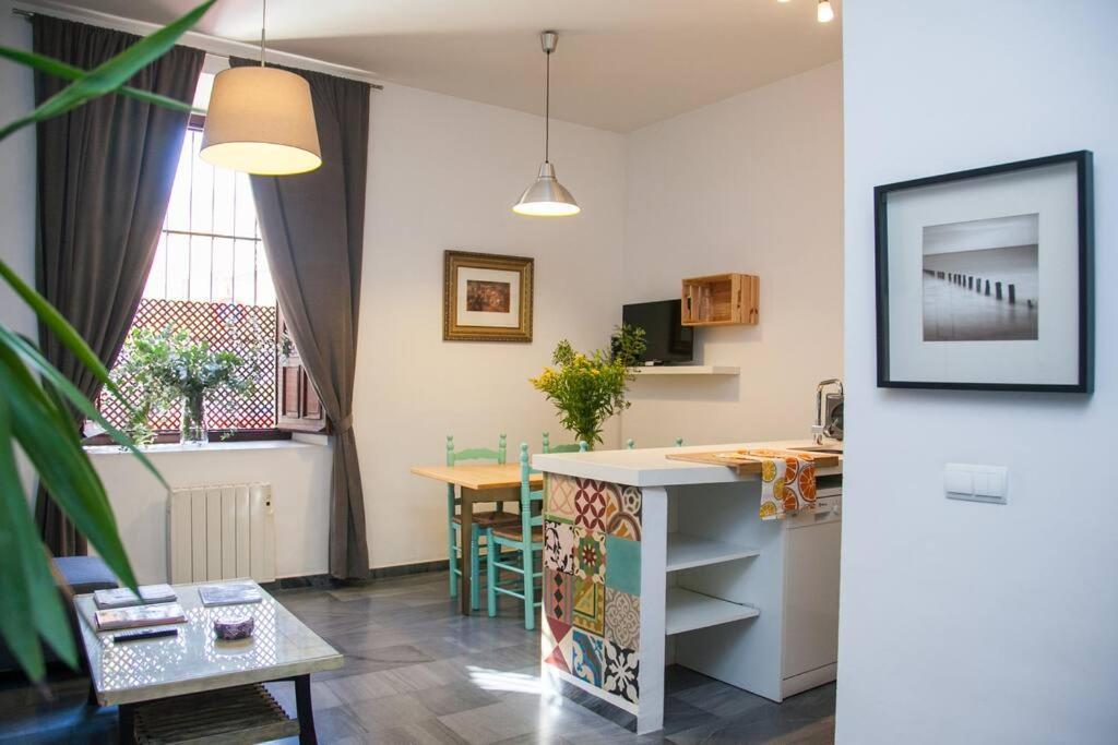 Beautiful Silent Apartment Private Parking Seville Exterior photo